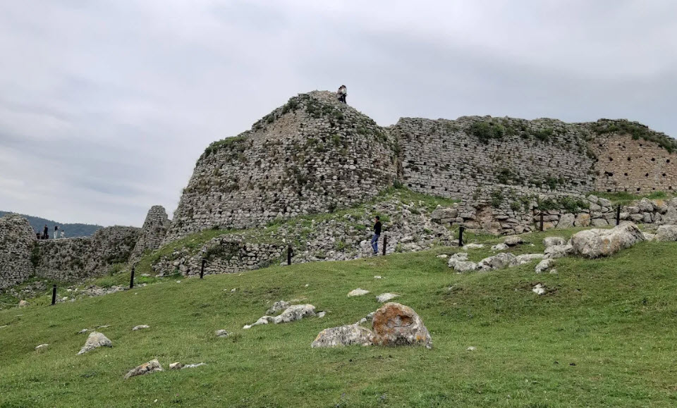 Pərisuz (Koroğlu) qalası, Azerbaijan